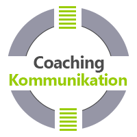 Coaching Aschaffenburg - das Bild besteht aus einem weiÃŸen und grauen Kreis, der graue Kreis wird horizontal durch einen weiÃŸen Balken durchbrochen. In diesem Symbol steht der Text Coaching Kommmunikation