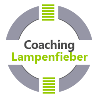 Coaching Aschaffenburg - das Bild besteht aus einem weiÃŸen und grauen Kreis, der graue Kreis wird horizontal durch einen weiÃŸen Balken durchbrochen. In diesem Symbol steht der Text Coaching Lampenfieber