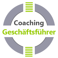 Coaching Aschaffenburg - das Bild besteht aus einem weiÃŸen und grauen Kreis, der graue Kreis wird horizontal durch einen weiÃŸen Balken durchbrochen. In diesem Symbol steht der Text Coaching fÃ¼r GeschÃ¤ftsfÃ¼hrer Aschaffenburg