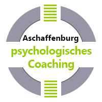 Coaching Aschaffenburg - das Bild besteht aus einem weiÃŸen und grauen Kreis, der graue Kreis wird horizontal durch einen weiÃŸen Balken durchbrochen. In diesem Symbol steht der Text Psychologisches Coaching Aschaffenburg